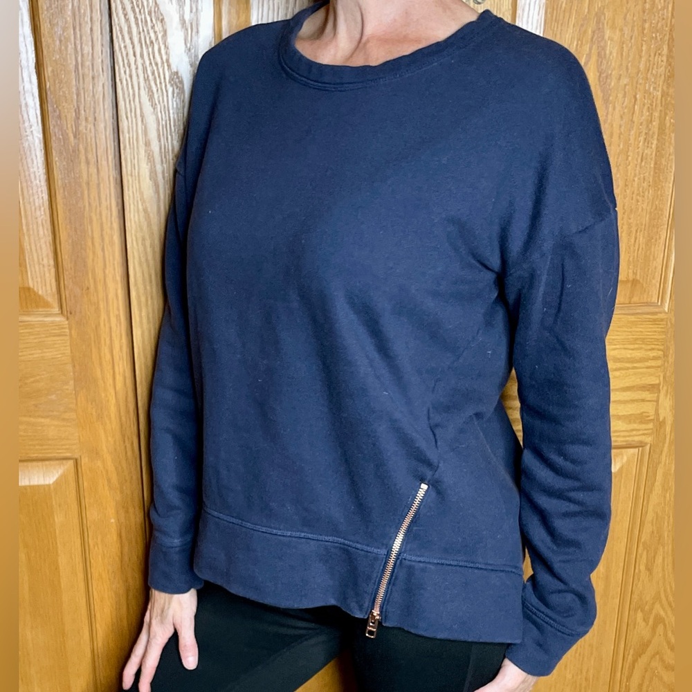 ATHLETA Cityscape Pullover Sweatshirt Athleisure Sz S Navy Blue Gold Zip 868491